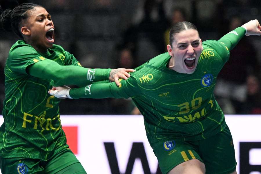 Bruna de Paula e Gabriela Bitolo em Suécia 27x31 Brasil