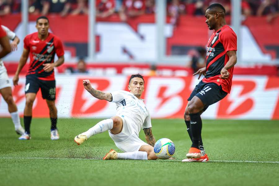 Grêmio foi superior ao Athletico-PR na Ligga Arena