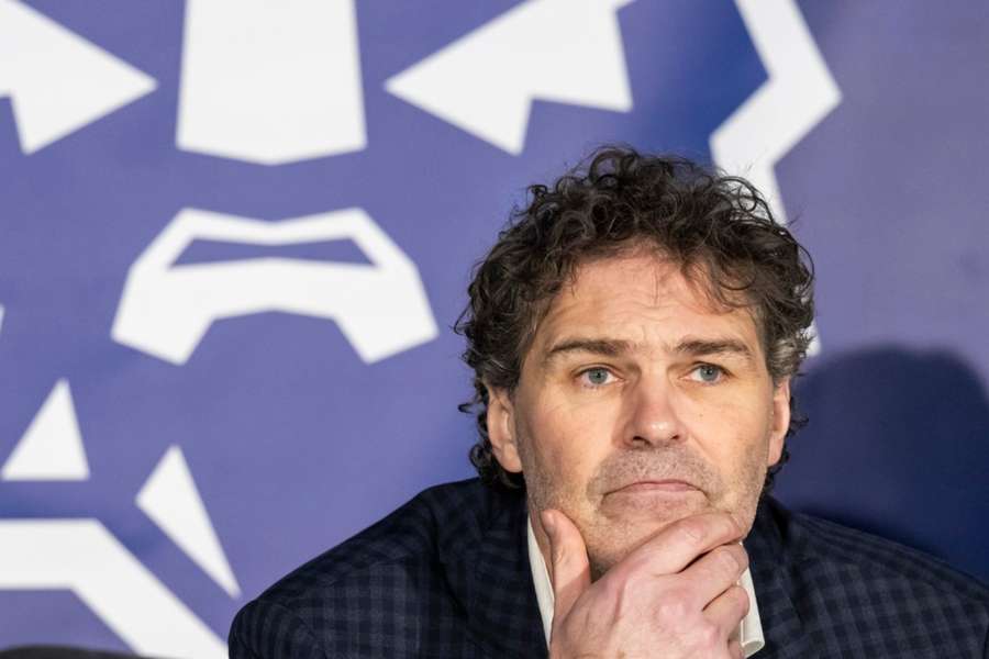 Jaromír Jágr na tiskové konferenci, kde oznámil prodej klubu.