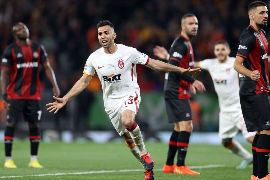 Galatasaray vence (2-0) Karagumruk com Sérgio Oliveira a titular