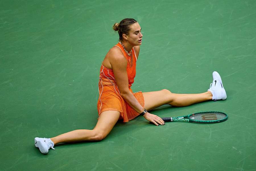 Aryna Sabalenka, sancționată drastic pentru ieșirile nervoase din finala pierdută cu Rybakina Aryna Sabalenka, sancționată drastic pentru ieșirile nervoase din finala pierdută cu Rybakina