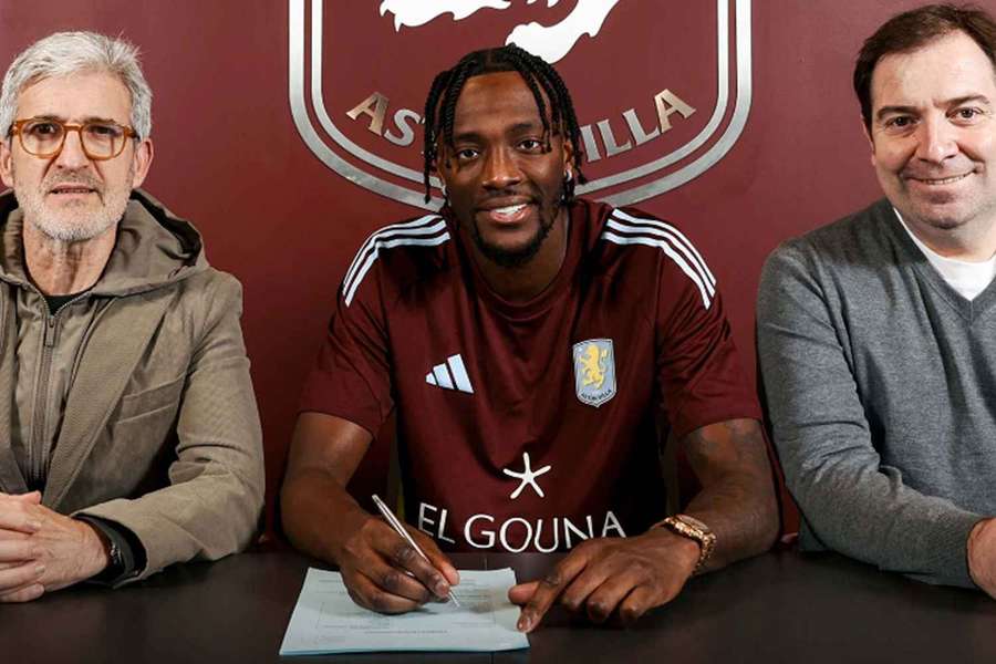 Abraham zamířil z Turecka do anglické Aston Villy