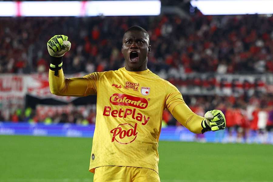O goleiro Weimar Asprilla definiu a disputa por pênaltis O goleiro Weimar Asprilla definiu a disputa por pênaltis