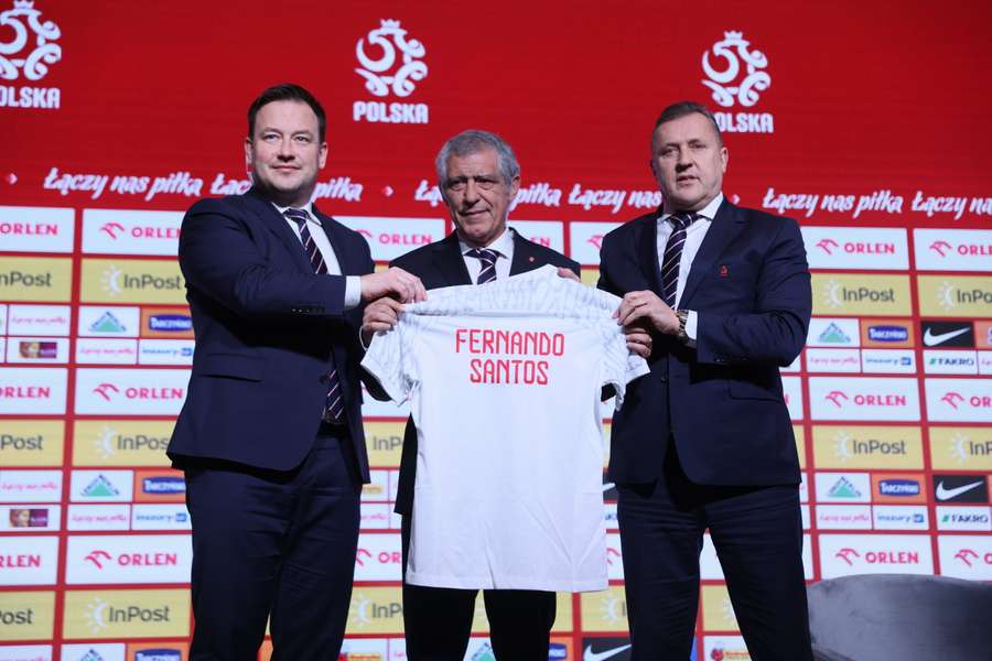 Fernando Santos præsenteres på pressemødet i Polen.