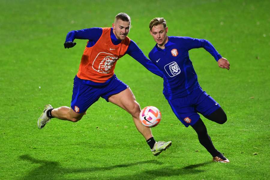 Matthijs de Ligt en Frenkie de Jong tijdens een trainingssessie