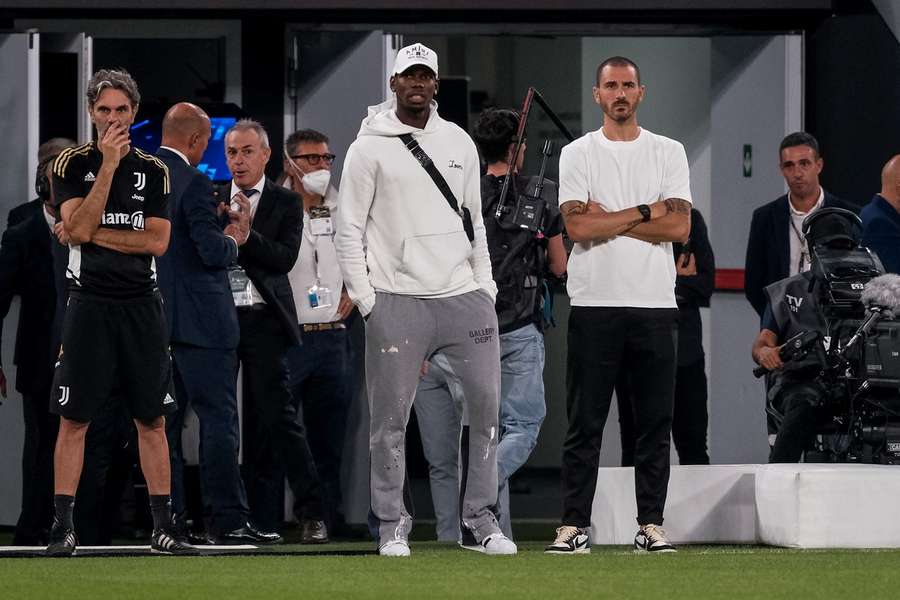 Paul Pogba si na dres Juventusu bude muset ještě nějakou chvíli počkat.
