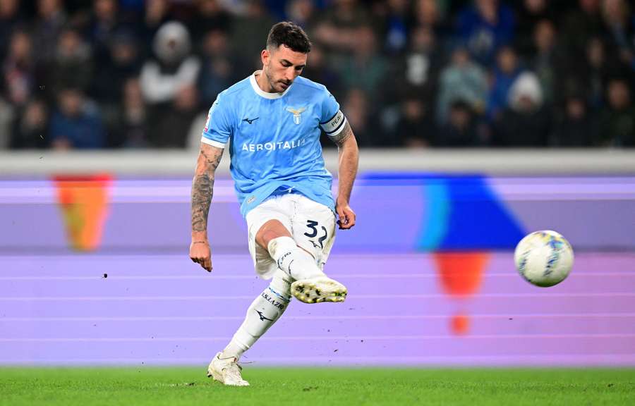 Il tiro del calciatore biancoceleste