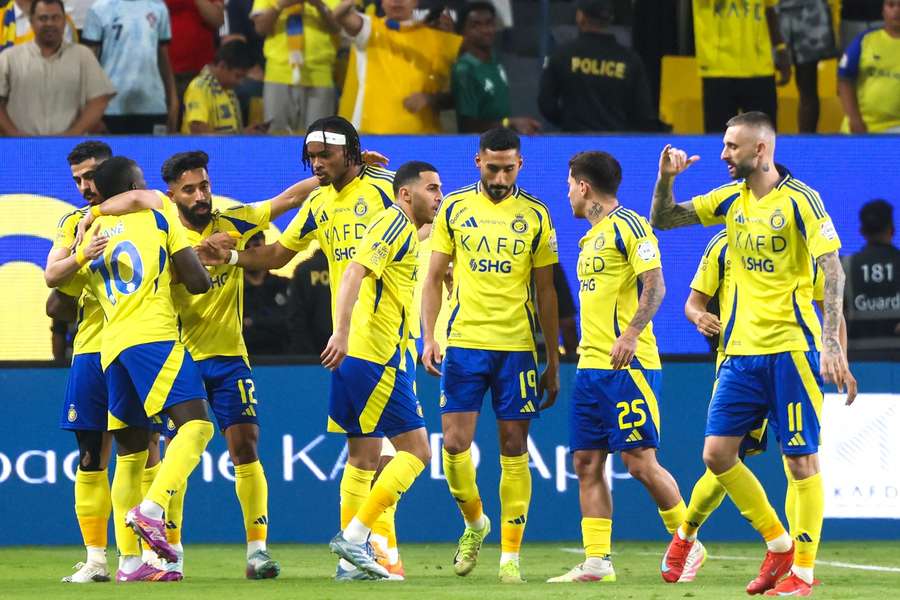 Jucătorii lui Al Nassr sărbătorescu un gol al lui Mane