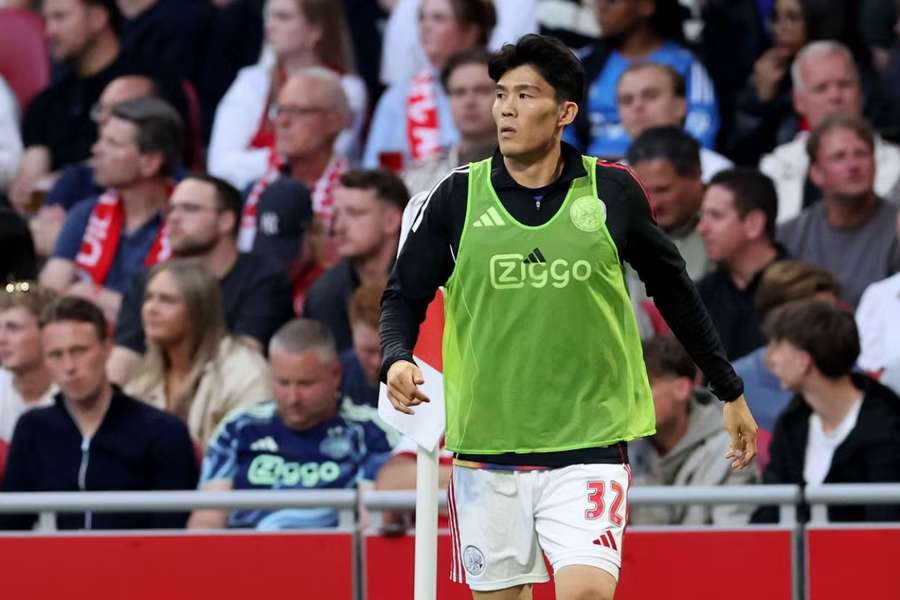 Tomiyasu nosi obecnie koszulkę Ajaxu.