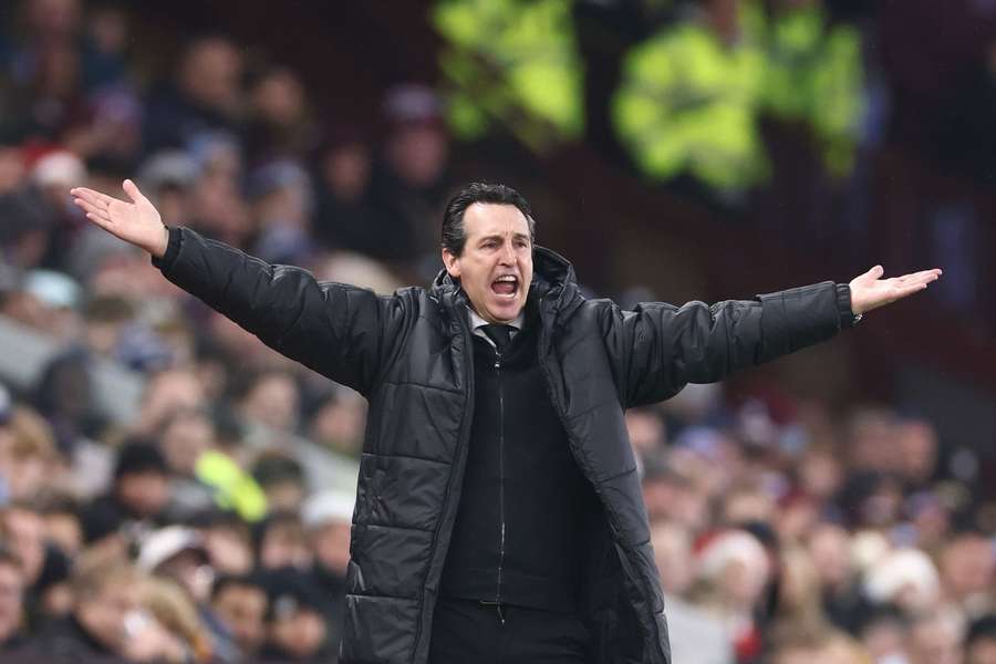 Emery explains flinging his jacket during Villa win against Man Utd Emery explains flinging his jacket during Villa win against Man Utd