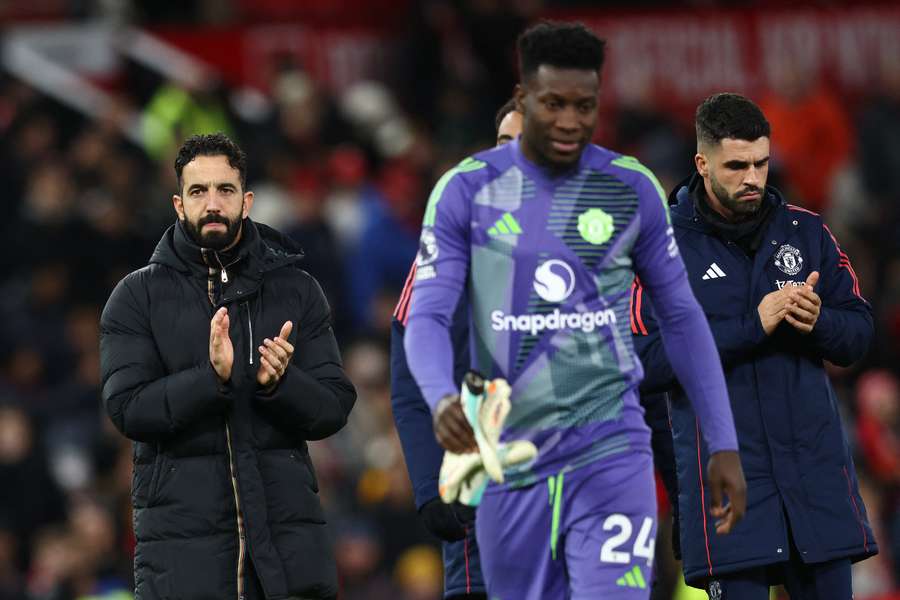 Manchester United-Trainer Ruben Amorim (l.) ist derzeit auch als Psychologe gefragt.