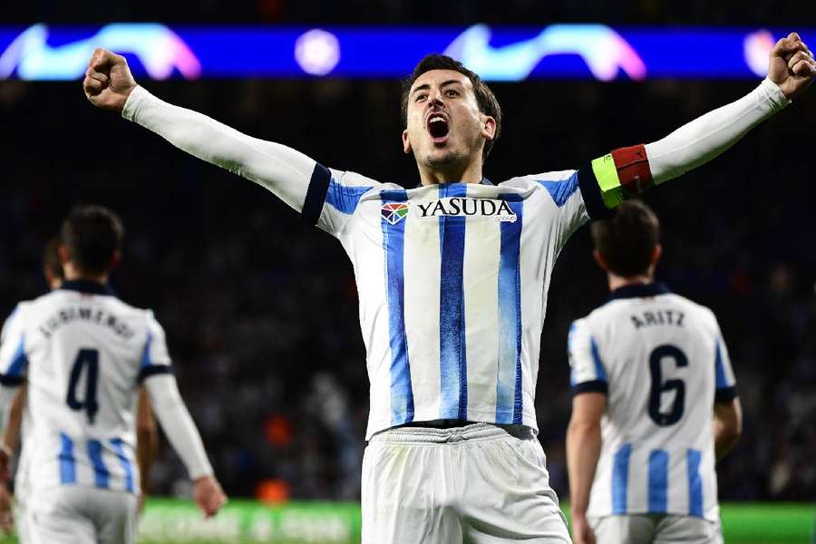 Mikel Oyarzabal celebra gol marcado sobre o Benfica em San Sebastián