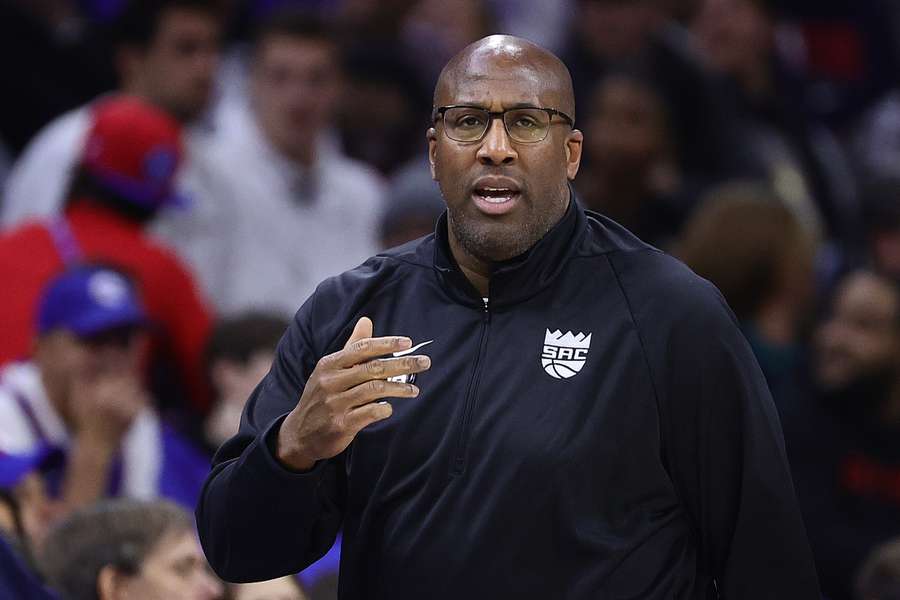 La NBA le pone precio a insultar a un árbitro: multa de 25.000 dólares a Mike Brown