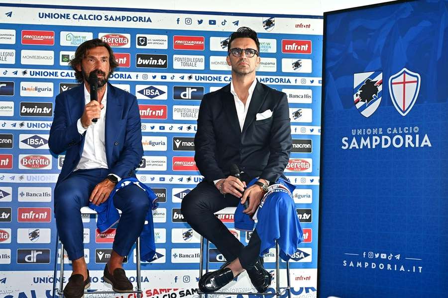 Pirlo počas prezentácie v pozícii nového trénera Sampdorie.