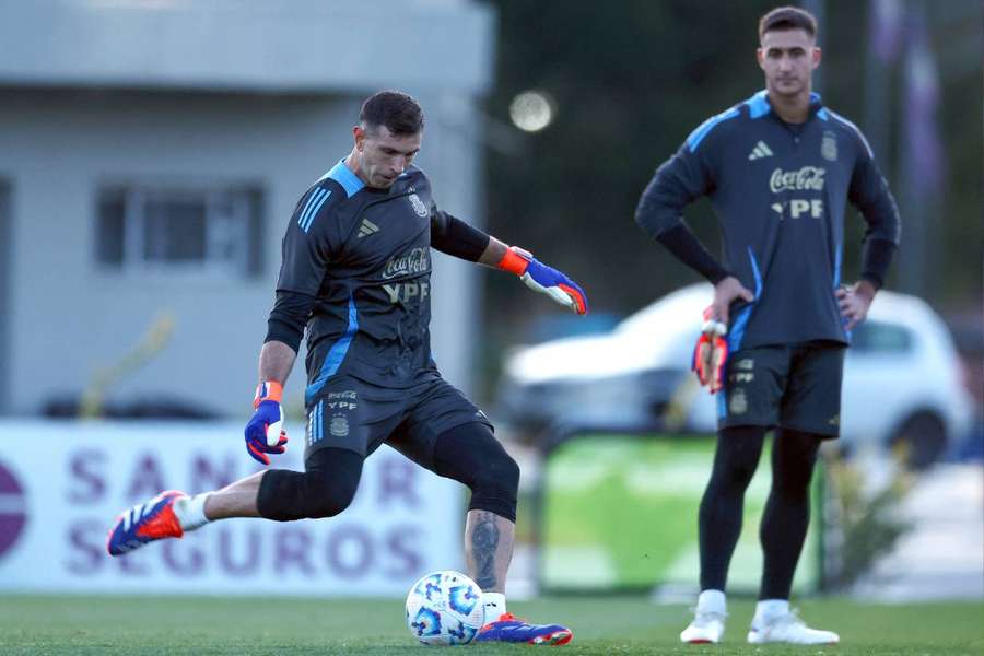 Dibu Martínez, portero del Aston Villa y Argentina