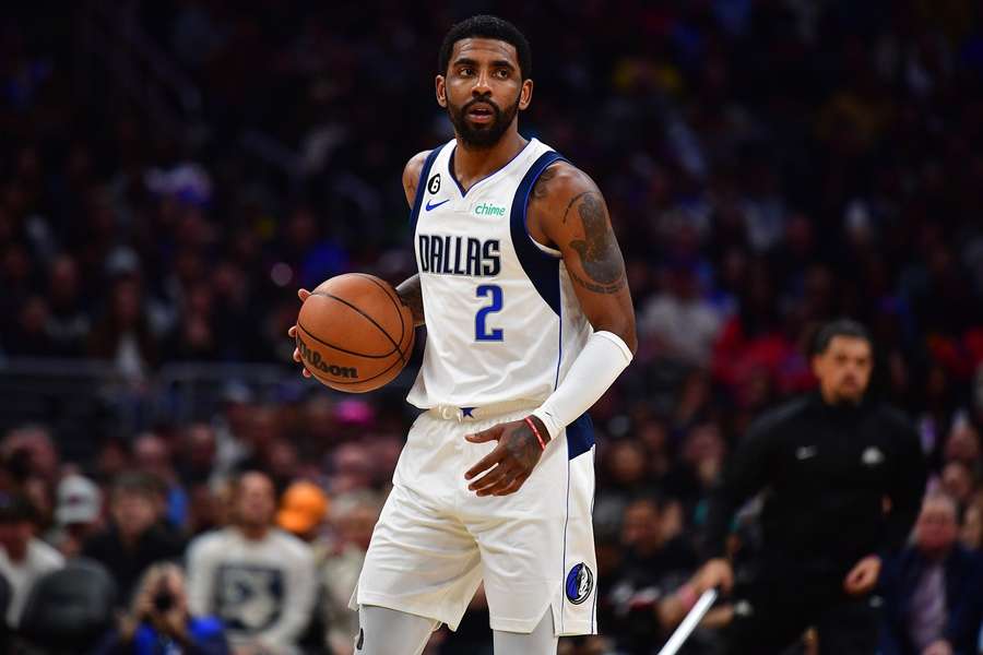 Kyrie Irving pomohl 24 body Dallasu k výhře nad LA Clippers.