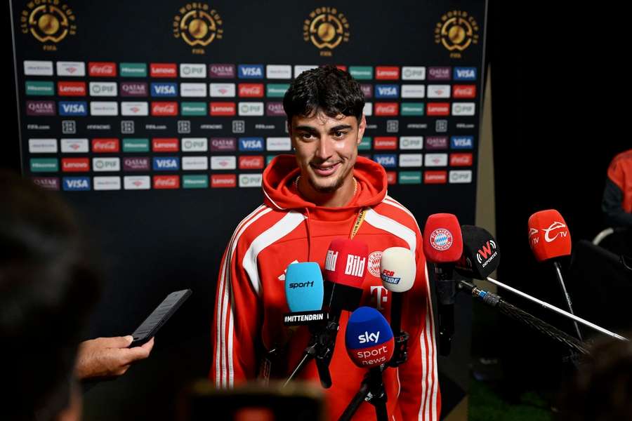 Pavlovic bei den Interviews Pavlovic bei den Interviews
