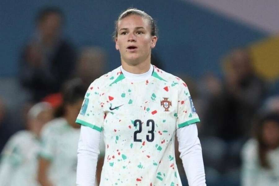 Telma Encarnação em ação com a camisola de Portugal