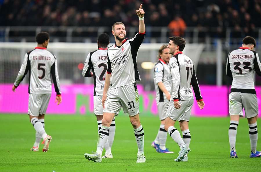 Chelsea in contact with AC Milan and Pavlovic as bid considered Chelsea in contact with AC Milan and Pavlovic as bid considered