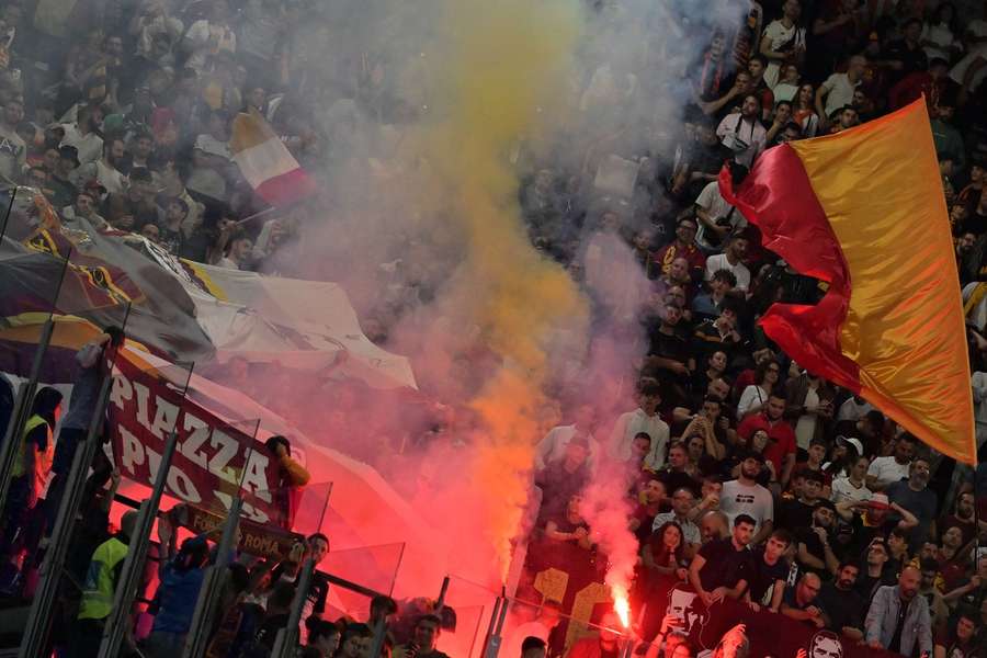 Fans des AS Rom beim Auswärtsspiel in Neapel