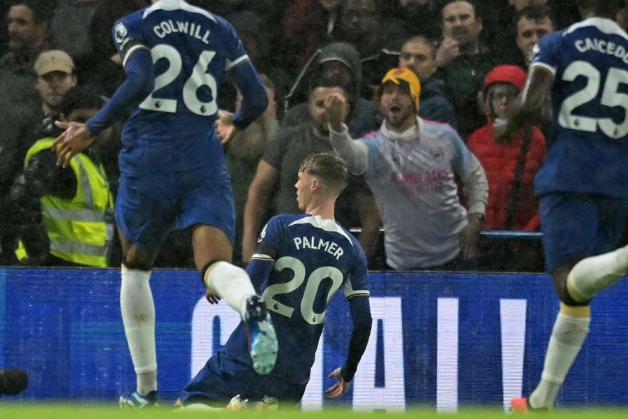 Chelsea's English midfielder #20 Cole Palmer (C) celebrates after scoring the opening goal