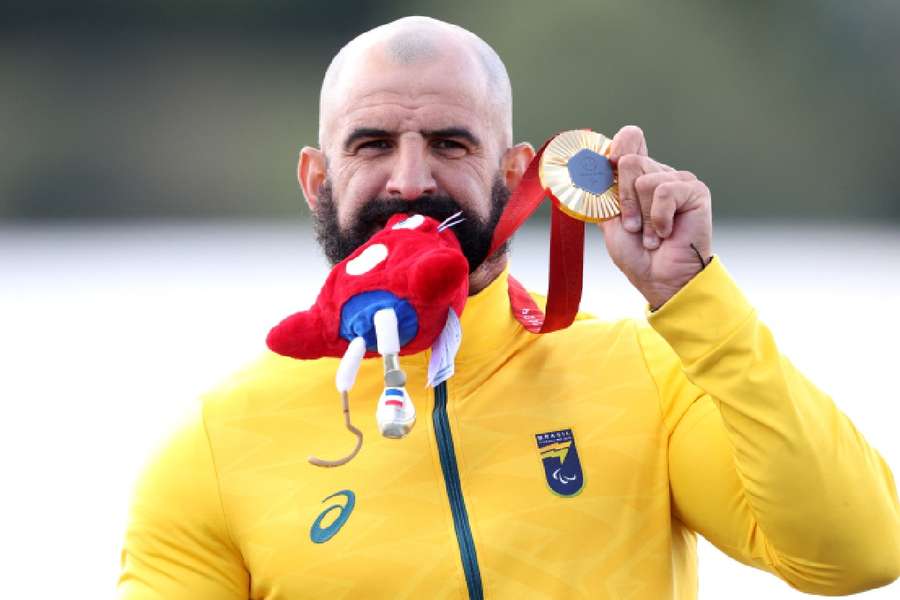 Fernando Rufino conquistou o ouro na classe VL2 da canoagem masculina