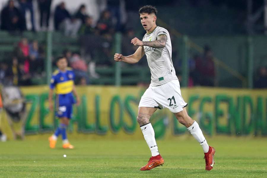 Santiago Mingo celebra após marcar com a camisa do Defensa y Justicia Santiago Mingo celebra após marcar com a camisa do Defensa y Justicia