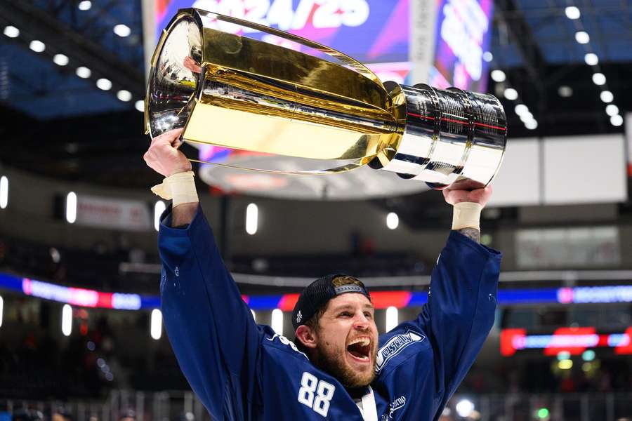 Brandon Davidson se loučí s Kometou. Brandon Davidson se loučí s Kometou.