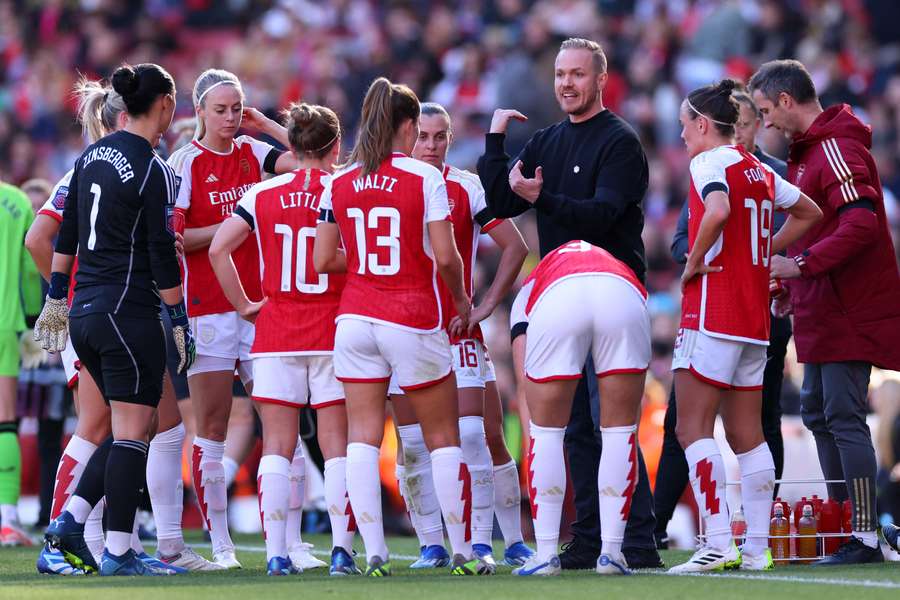 Arsenal Women acknowledge lack of diversity in team photo