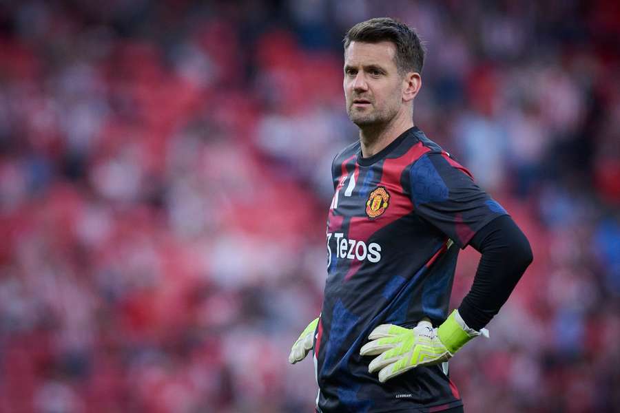 Man Utd make surprise Heaton decision