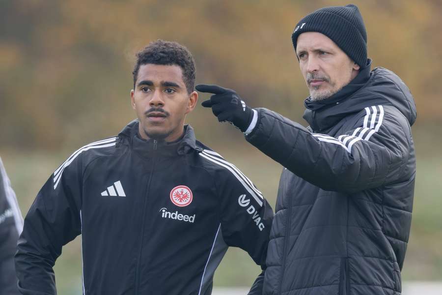 Knauff (l.) und Toppmöller glauben fest an das Weiterkommen der Eintracht