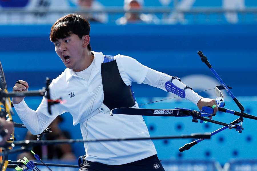 Je Deok Kim of South Korea celebrates after winning gold