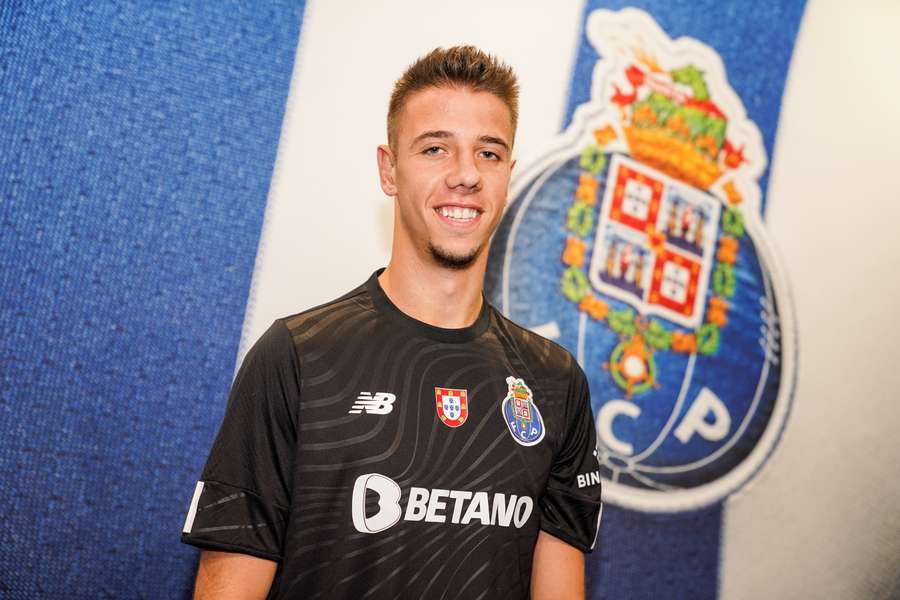 Francisco Meixedo renovou com o FC Porto