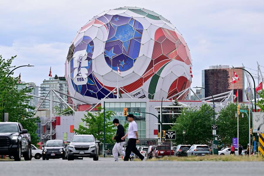 Bola gigante em Vancouver, uma das sedes do Mundial