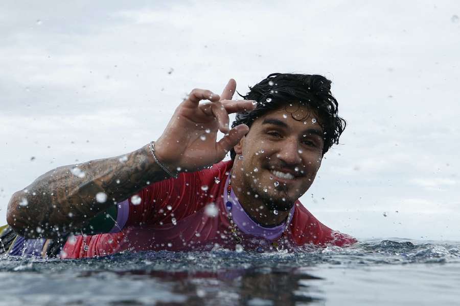 Gabriel Medina comemora volta à semifinal olímpica