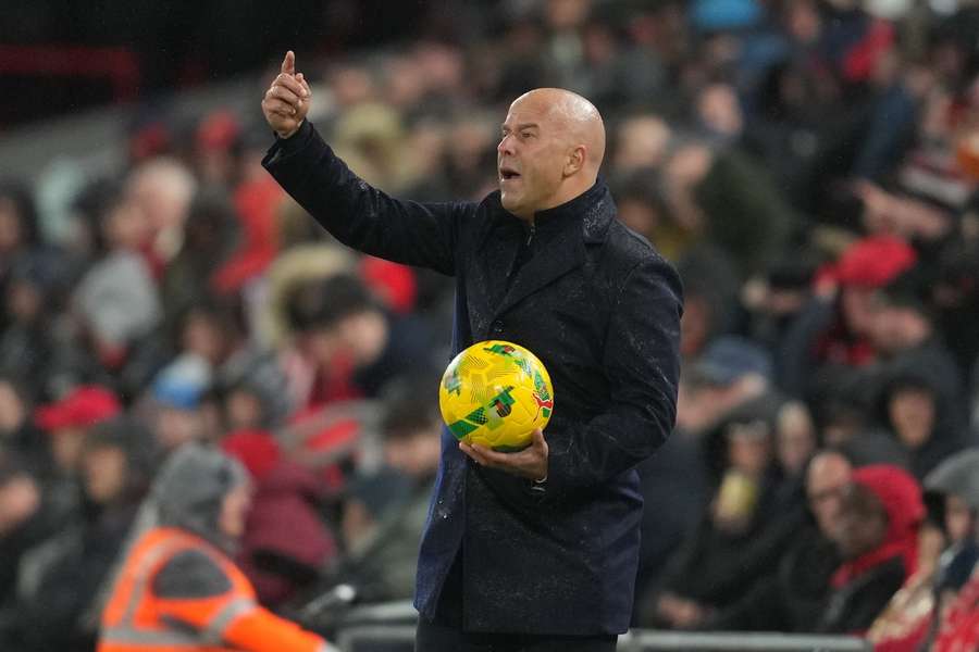 Arne Slot sucht nach Erklärungen für die Krise beim FC Liverpool. Arne Slot sucht nach Erklärungen für die Krise beim FC Liverpool.