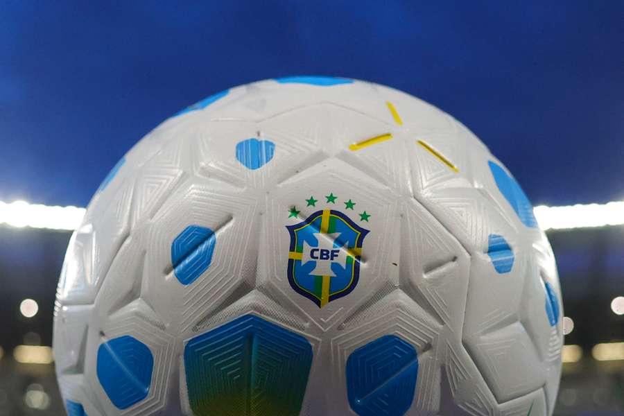 Brasileiro se choca com Copa; clubes lamentam desfalques Brasileiro se choca com Copa; clubes lamentam desfalques