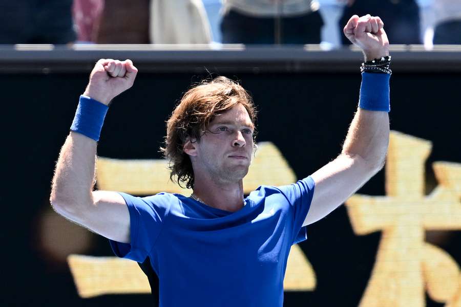 Rublev s'est imposé avec énergie face à Evans pour accrocher les 1/8