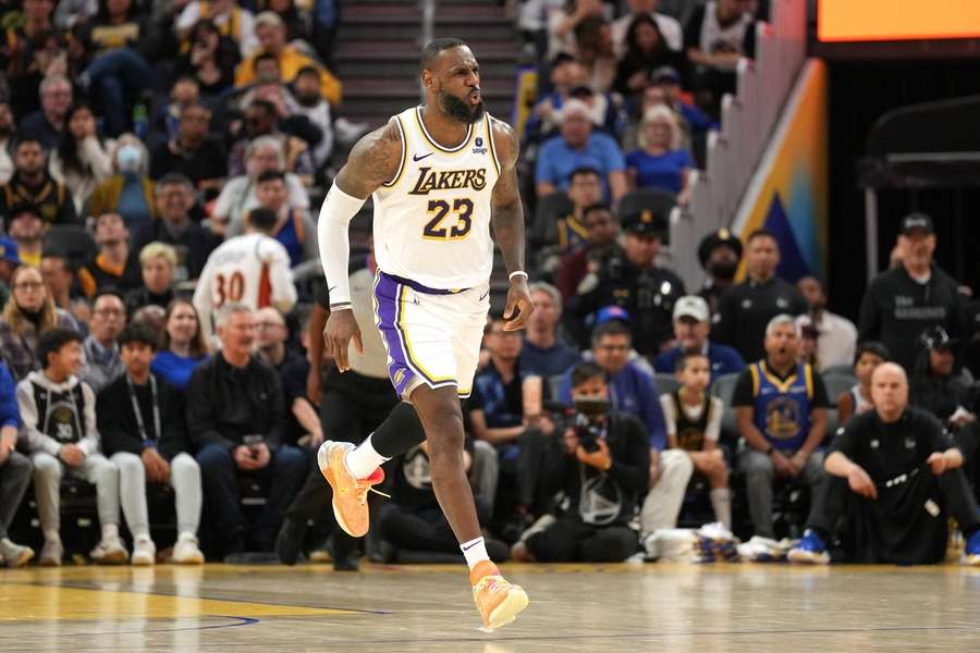 LeBron sa z Lakers nikam nechystá.