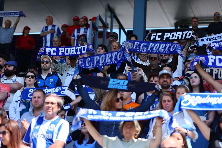 Adeptos do FC Porto no apoio à equipa