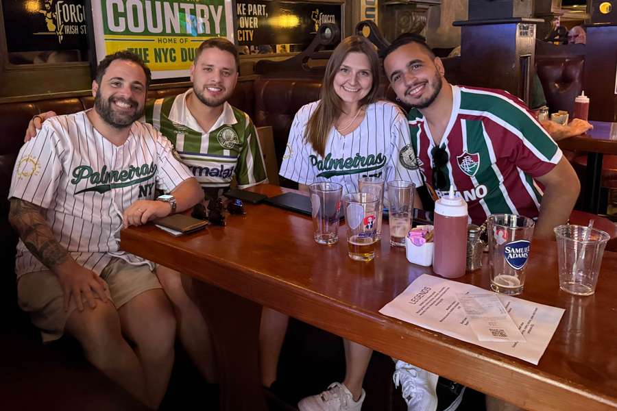 O Legends Bar está localizado próximo ao Empire State Building, em Nova York