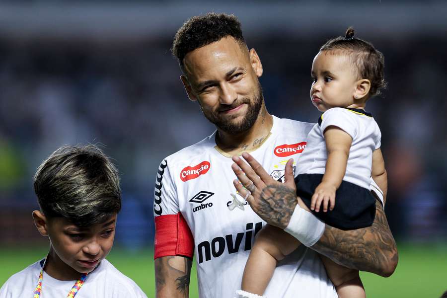 Neymar antes de a bola rolar para Santos e Remo Neymar antes de a bola rolar para Santos e Remo