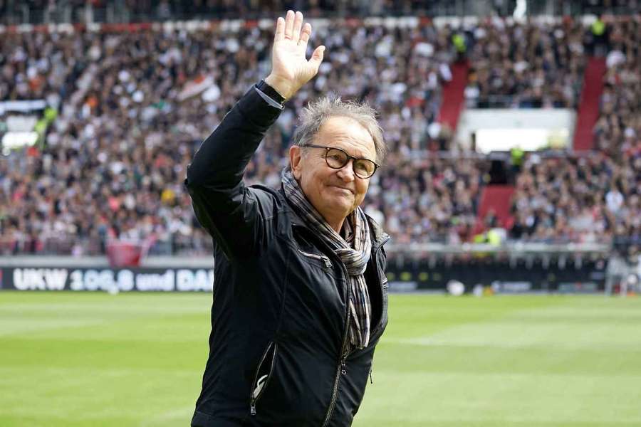 Ewald Lienen bei seinem Abschied vom FC St. Pauli.