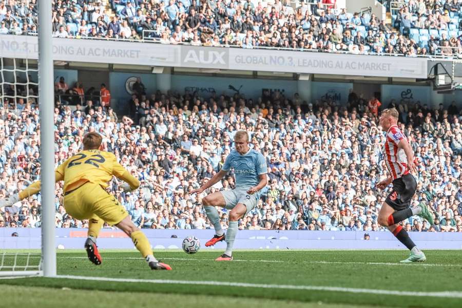 Man City's Erling Haaland scores to make it 5-3 vs Sunderland