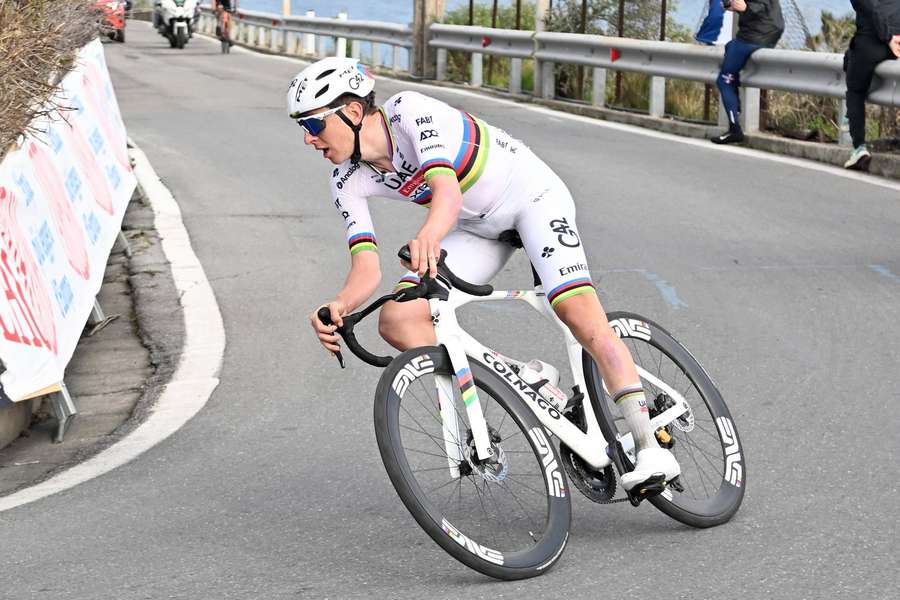 Tadej Pogacar la Milano Sanremo 2025