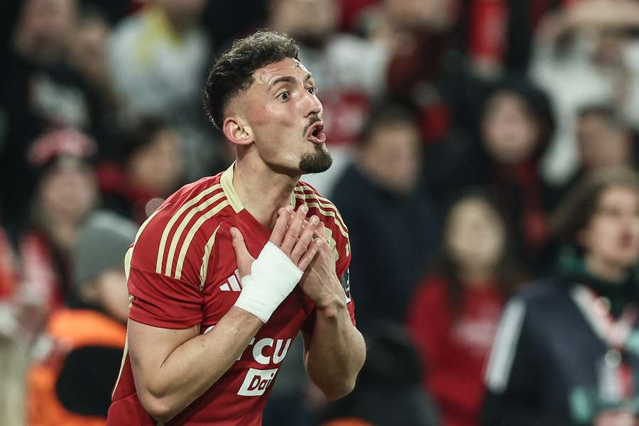 Andi Zeqiri podczas meczu ligi belgijskiej pomiędzy Standard de Liege i RFC Anderlecht, w Liege, 2 marca 2025 r.