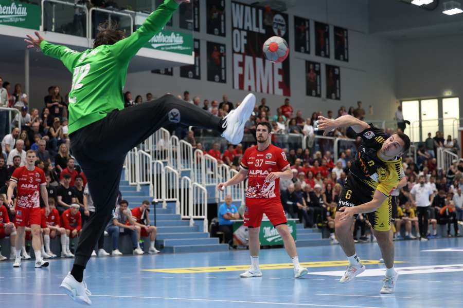HLA MEISTERLIGA: Rekordsperre nach Horvat-Foul im Viertelfinal-Derby