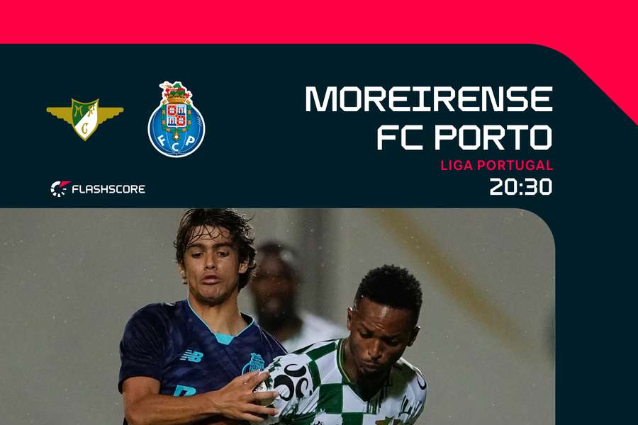 Rodrigo Mora em disputa com Sidnei Tavares no jogo da Taça
