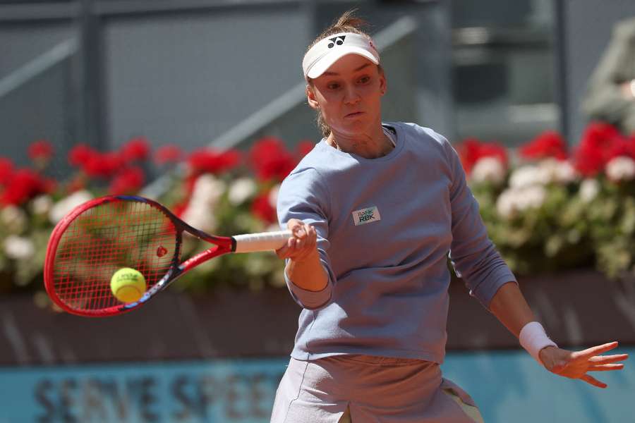 Elena Rybakina returns the ball to Yulia Putintseva
