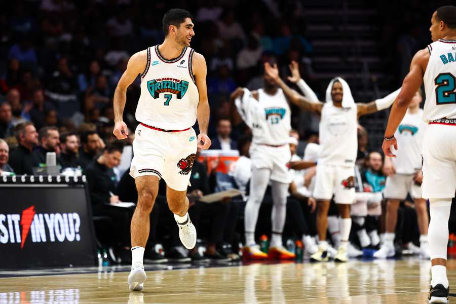 Aldama aprueba con nota en Charlotte.